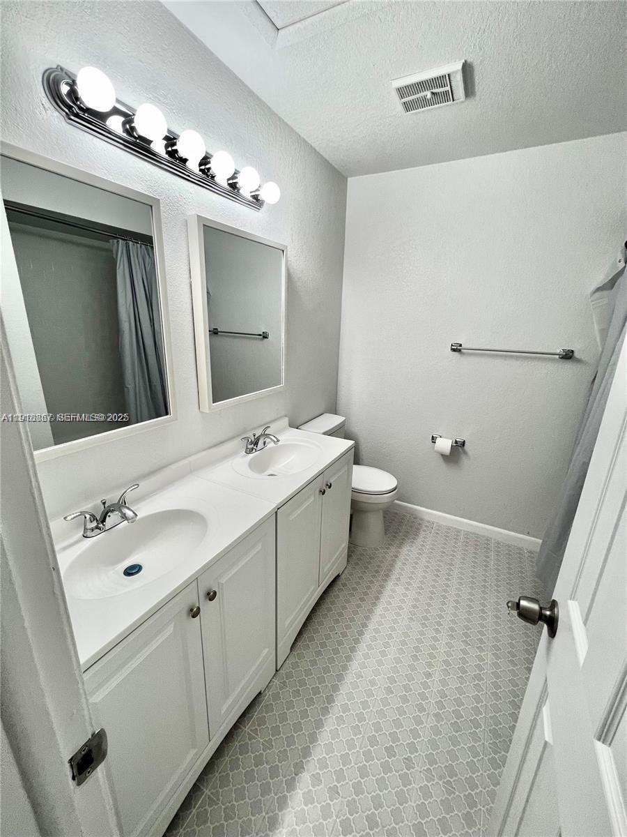 1948 Lake Atriums Circle #124 photo 7