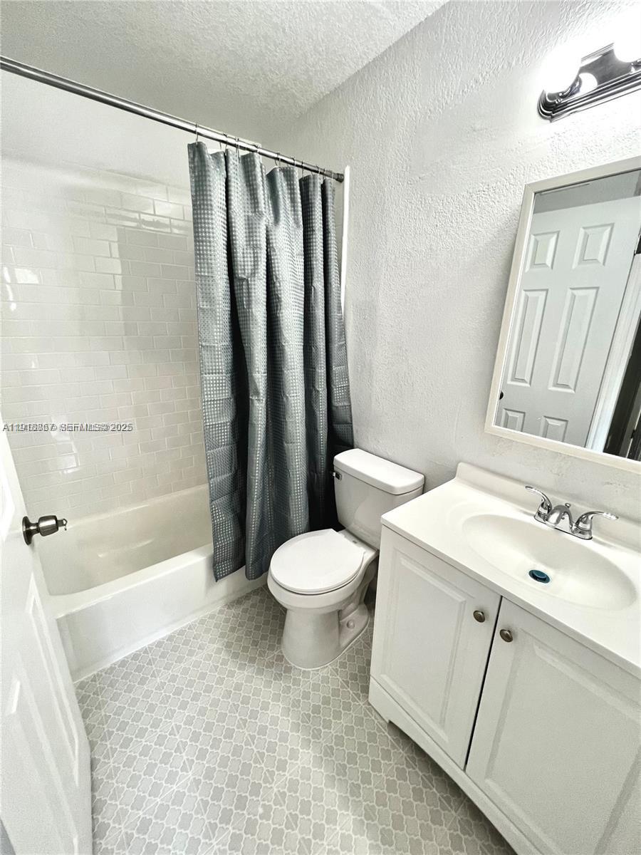 1948 Lake Atriums Circle #124 photo 8