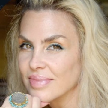 Zehyly Heravi headshot